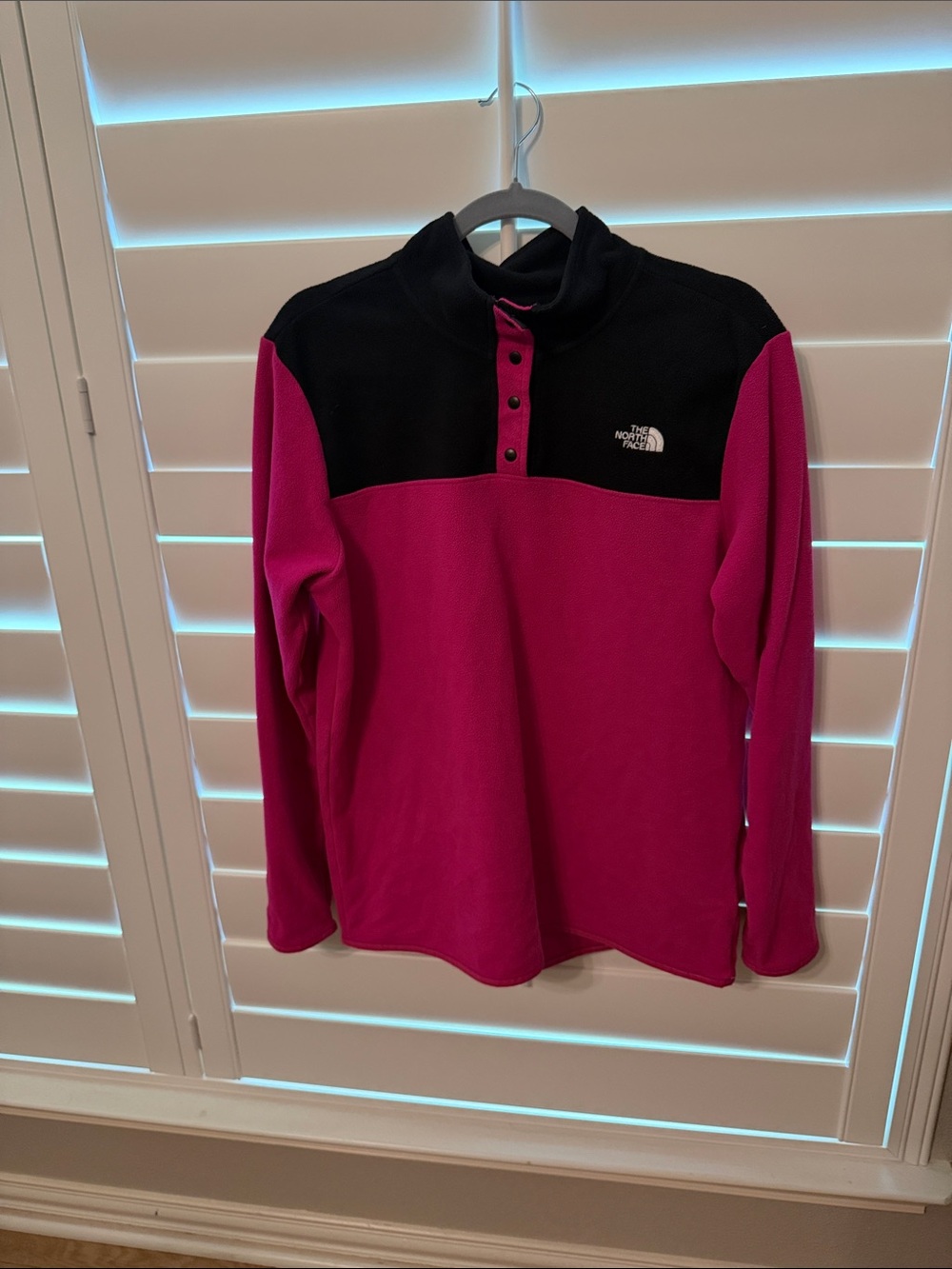 The North Face Men’s Magenta and Black Snap-Button Fleece Pullover
